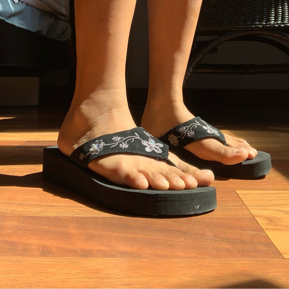 Embroider platform sandals